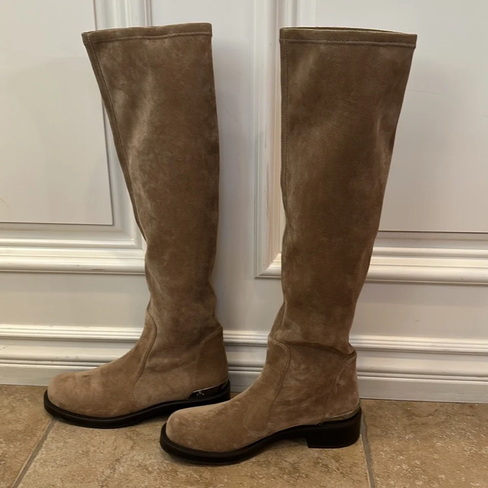 New STUART WEITZMAN Suede Boots. Khaki. Size 9.